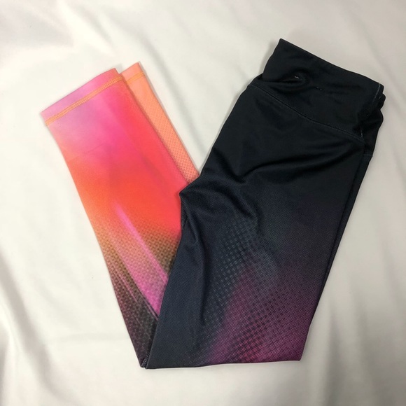 SO Crop Workout Pants - Picture 2 of 3